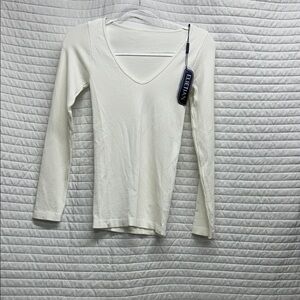 RIBBED REVERSIBLE V-NECK LONG SLEEVE TOP in ivory